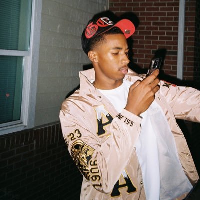 levarak03's profile picture