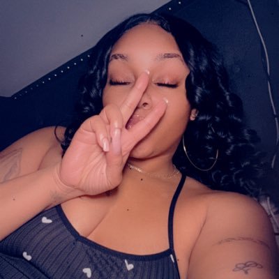 __PrettyRae's profile picture
