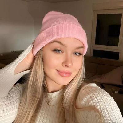 The Lady Crypto's profile picture