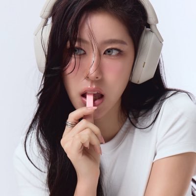 em's profile picture