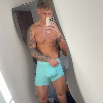 Work Pants Guy 😳's profile picture