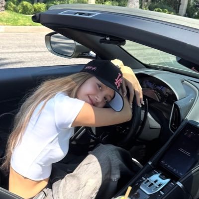 r 🧸's profile picture