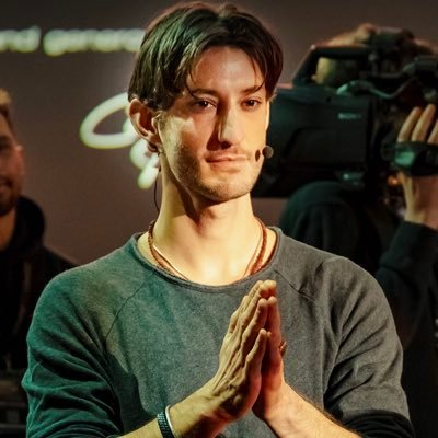 Pierre Niney's profile picture