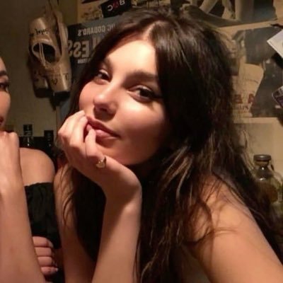 ana kiwi ✩'s profile picture