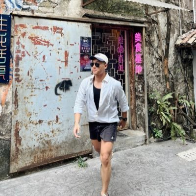 r's profile picture