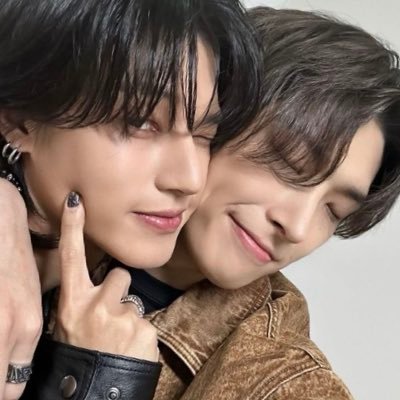 em !!'s profile picture