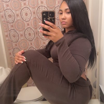 mollymiika's profile picture
