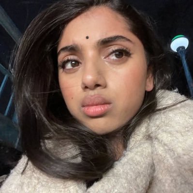 riya ⟢'s profile picture