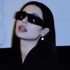 v's profile picture