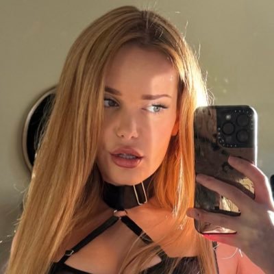chloe foxxe 🦊's profile picture