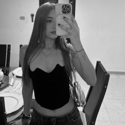 v's profile picture