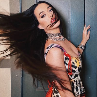 e's profile picture