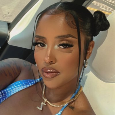 zsatia's profile picture