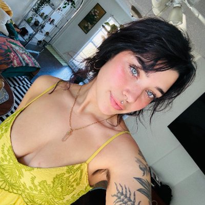 j0's profile picture