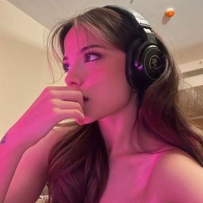 L E Y A's profile picture