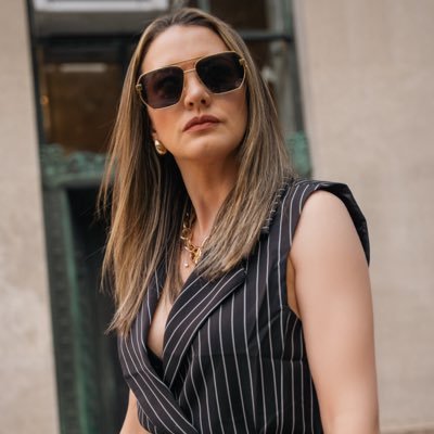 Cassie Paiva 🧹💄's profile picture
