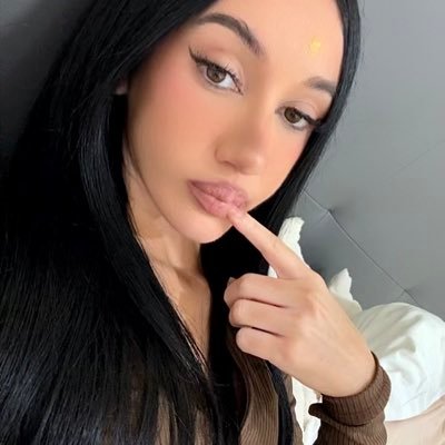 V A N E S S A✨'s profile picture