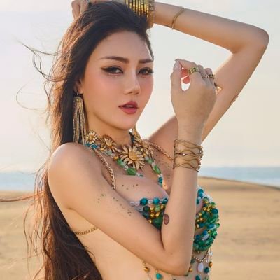 EllaQueenlook's profile picture