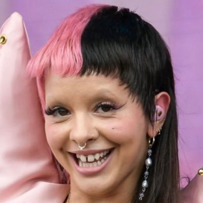 FelonieCharts's profile picture