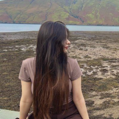 IS 🦋's profile picture