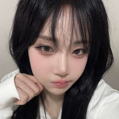 viv 🐈‍⬛'s profile picture