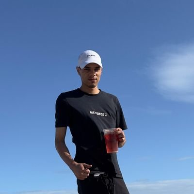 VK 🎭's profile picture