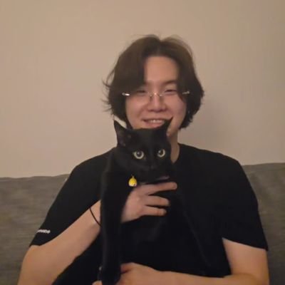 town person b⁷ 🪭 i/a's profile picture