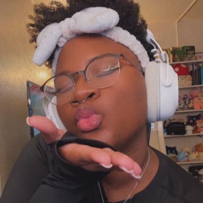 LondysLounge's profile picture