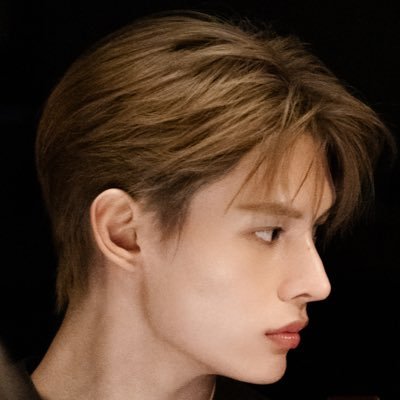J /•᷅•᷄\୭'s profile picture