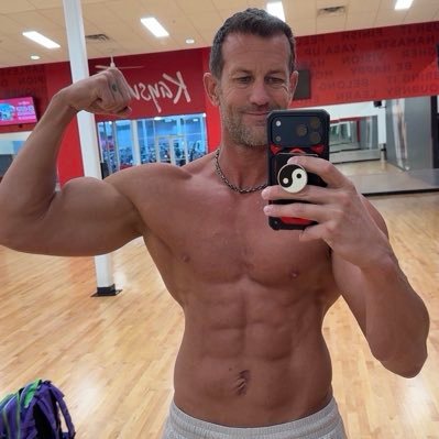 Shiznizy_Fit's profile picture