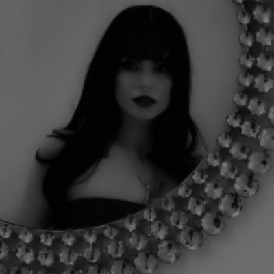 Ellie || Vampire Mommy 🖤's profile picture