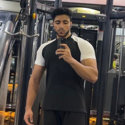 الفنان نهاية الأسبوع's profile picture