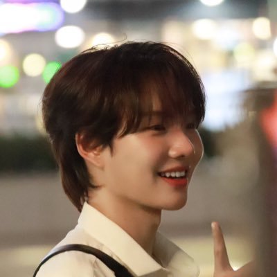 enchantedaisya's profile picture