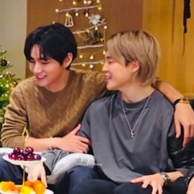 b's profile picture