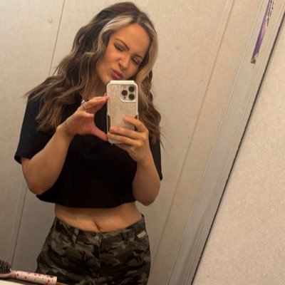 l e a u x⚡️'s profile picture