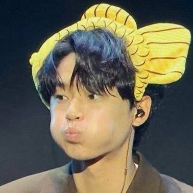 azra 🦋's profile picture
