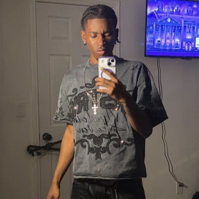 $UAVE💸🖤's profile picture