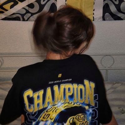 lilisdsigns's profile picture
