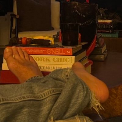 charlie puth’s feet's profile picture