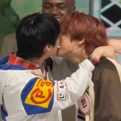 lenlovesyeol's profile picture