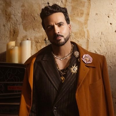 Luis Fonsi's profile picture