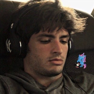 efil ⊬🦄's profile picture