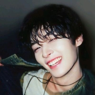 zoe ⊬ in STRAYCITY's profile picture