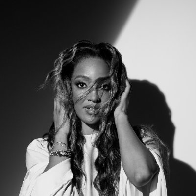 Mickey Guyton's profile picture