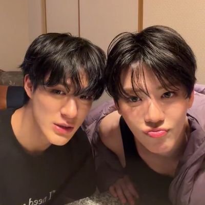 Jeee. BOTH SIDES.'s profile picture