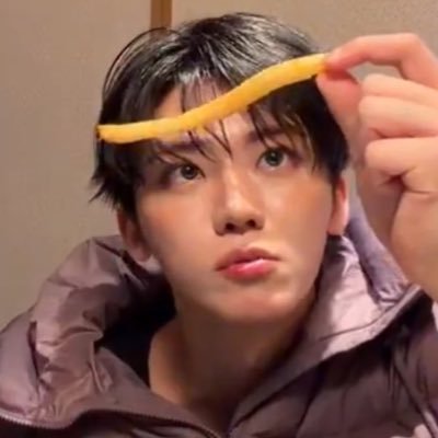 both sides aria 👬's profile picture