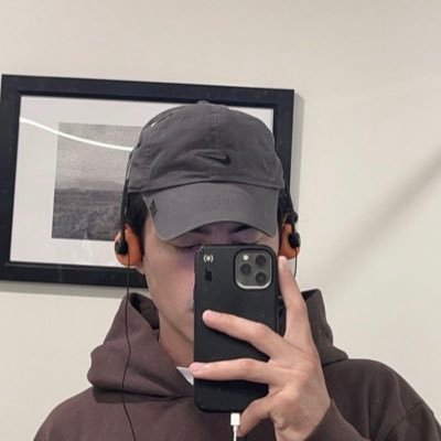 vee's profile picture