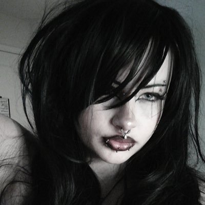 olivia alvira's profile picture