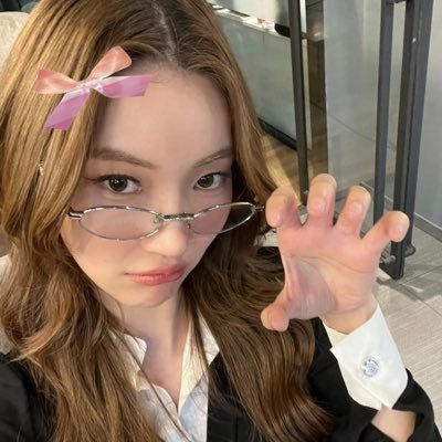 𑣲 gaelle, wine’s glasses's profile picture