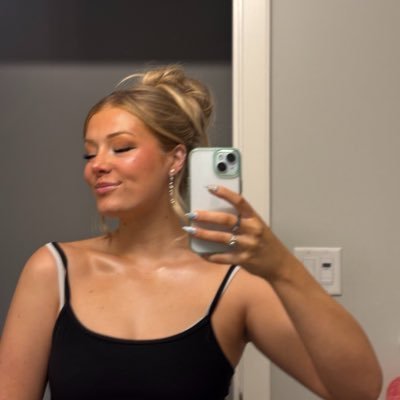 danideslaurier's profile picture